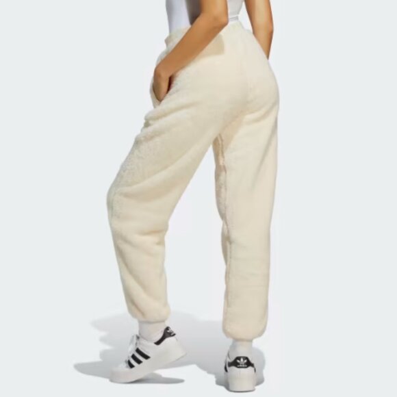 Brand New Adidas ESSENTIALS+ FLUFFY TEDDY PANTS - Picture 3 of 12